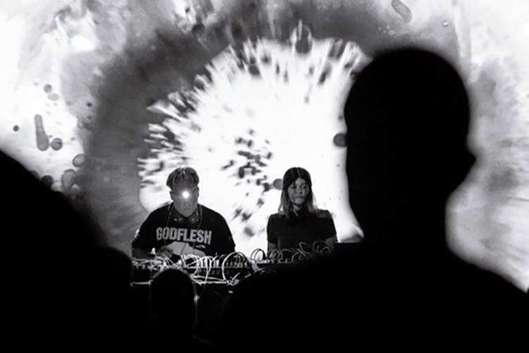 La escena experimental se citará en BONE X IKLECTIK