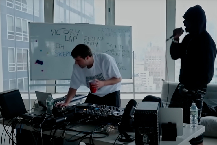 Fred again.. colabora con Skepta y PlaqueBoyMax en “Victory Lap”
