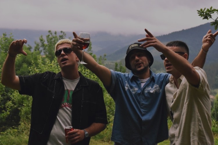 Fane, La Txama y Tatta juntos en el single “Bihotzian”