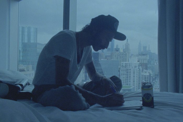 Carlangas y Leiva cantan juntos en “Podría ser peor”