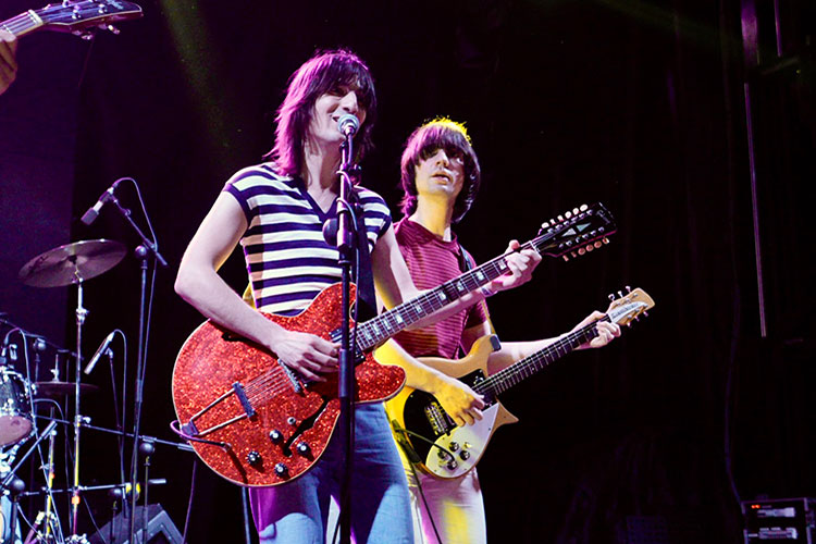 ¿CANCIONES o canciones?