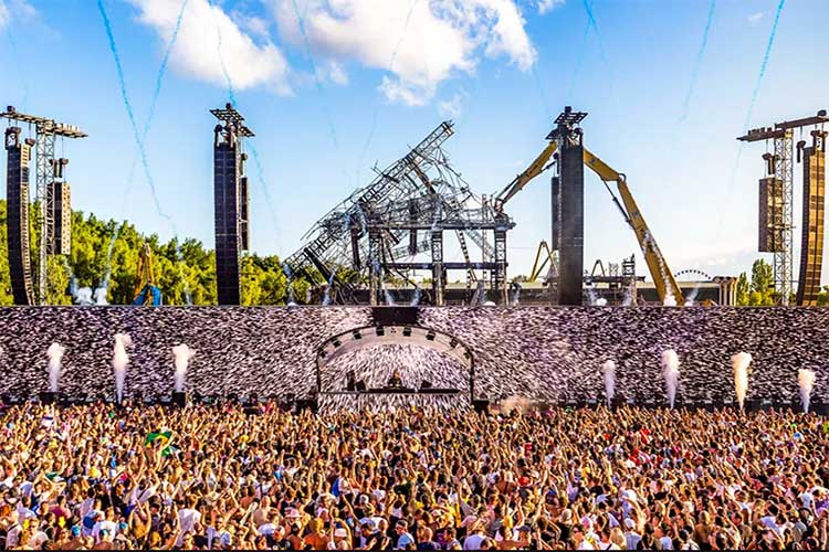 Tomorrowland comenzó gracias a piezas del escenario de Metallica