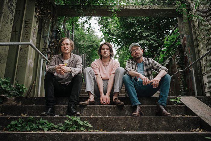 “Live Forever” recogerá dos directos de Hurray for the Riff Raff