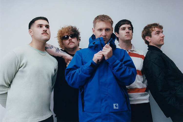 “B A D I D E A” de Militarie Gun se escribió originalmente para Doja Cat