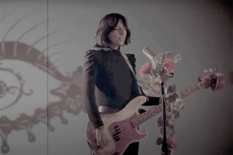 Paz Lenchantin (ex Pixies) se lanza en solitario con “Hang Tough”