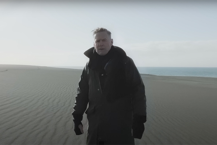 Bryan Adams publica “Roll With The Punches” y nuevo videoclip