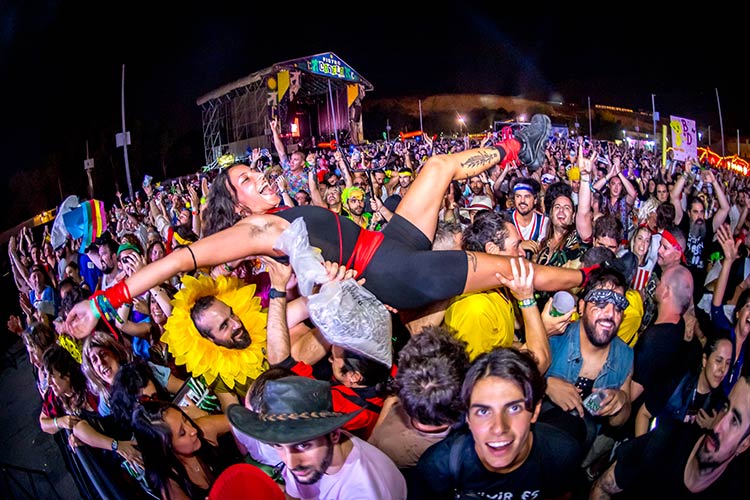 Haz el pogo y no la guerra