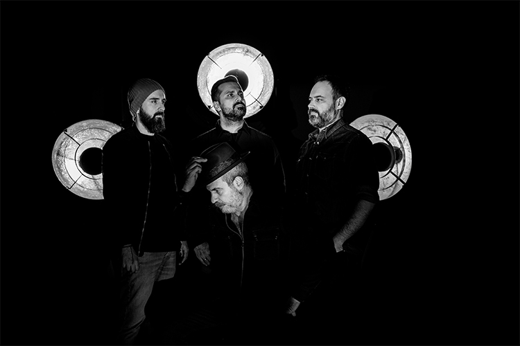 Eladio y Los Seres Queridos anuncian nuevas fechas