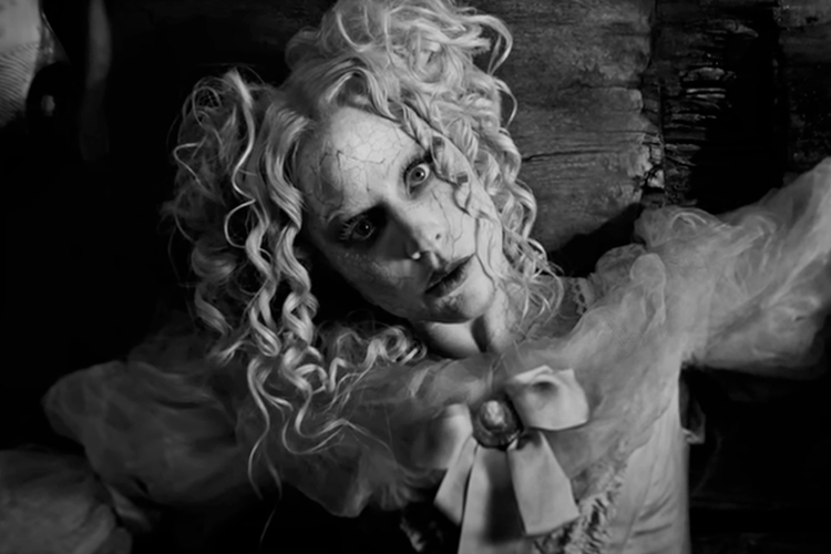 Lady Gaga presenta videoclip dirigido por Tim Burton