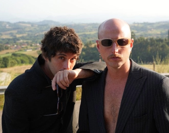 Maximiliano Calvo y El Chacal, un dúo singular en “Super Freak”