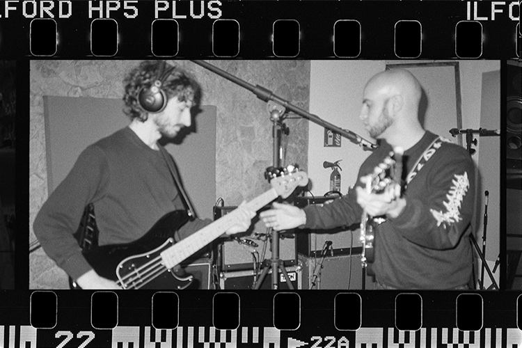 Estrenamos el documental de grabación de “Música Máquina” de Medalla