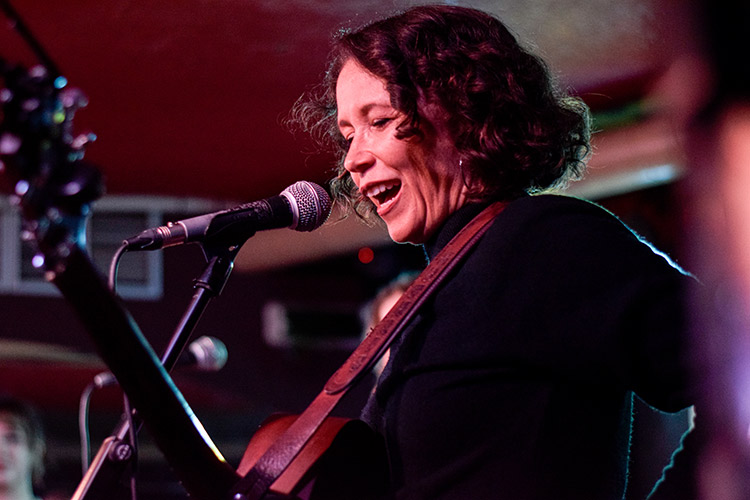 La emoción íntima de las raíces