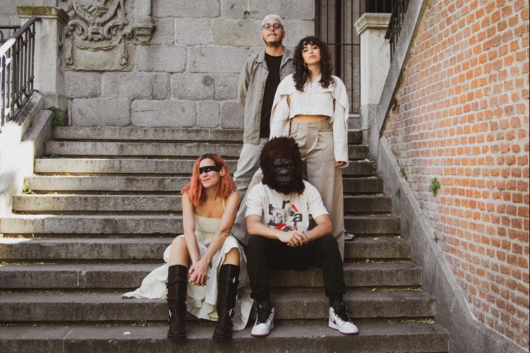 ELYELLA y Merino, unidos en “Muchas vidas por vivir”