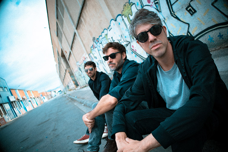 Estreno: Speaker Cabinets se estrenan en castellano con “Cuando todo se derrumba”