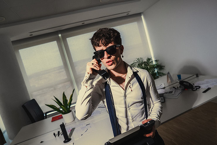 Alec López explota en "Fuckstar", su nuevo videosingle