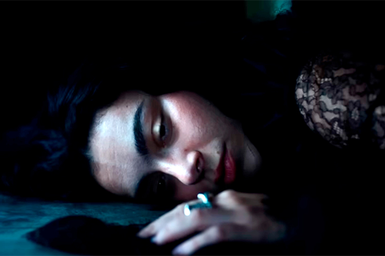 Charli XCX nos sorprende con “House”, su colaboración con John Cale