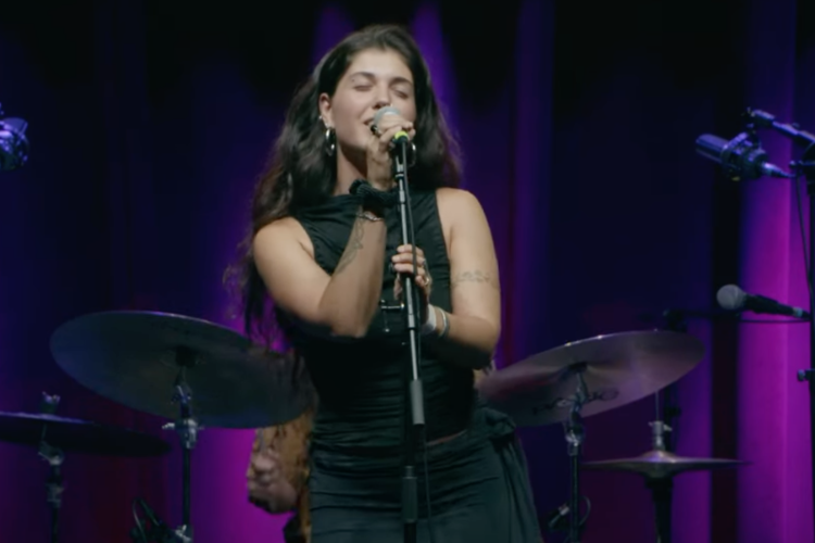 Cloe Riembau estrena “La primavera” como adelanto de su debut