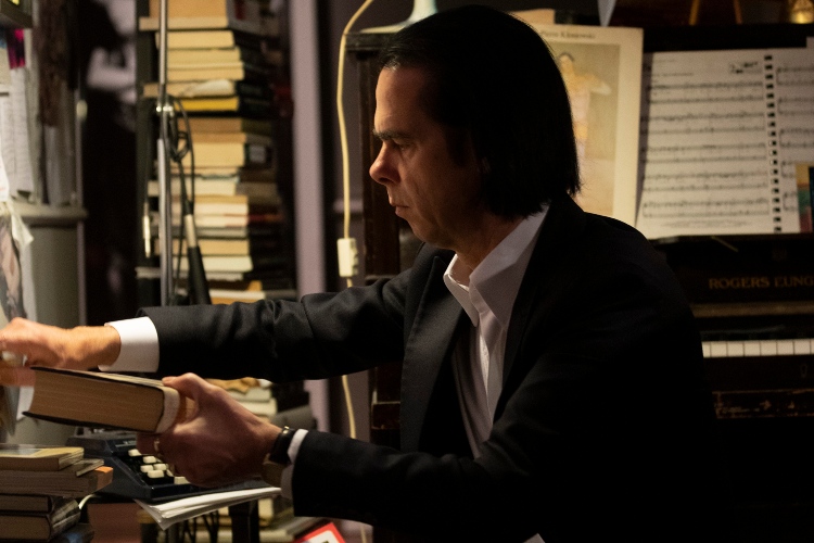 Visita virtualmente la exposición “Stranger Than Kindness” de Nick Cave