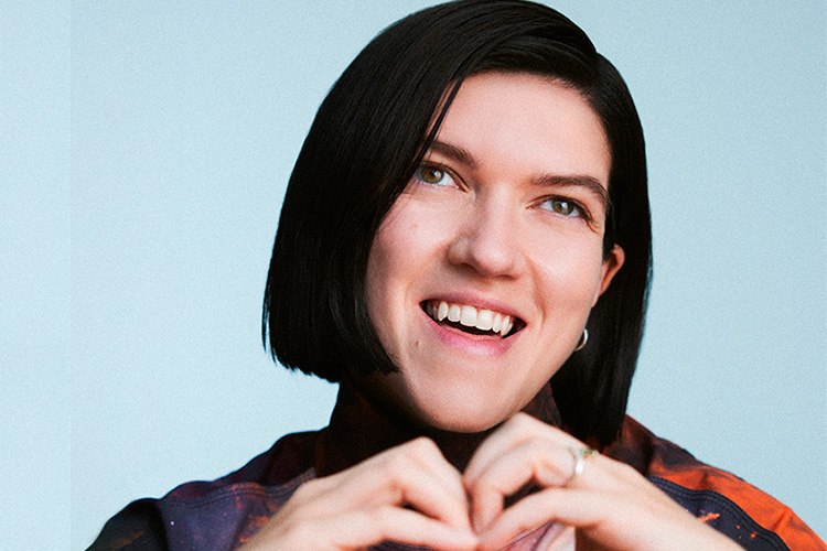 Romy sigue compartiendo amor con “Love Who You Love”