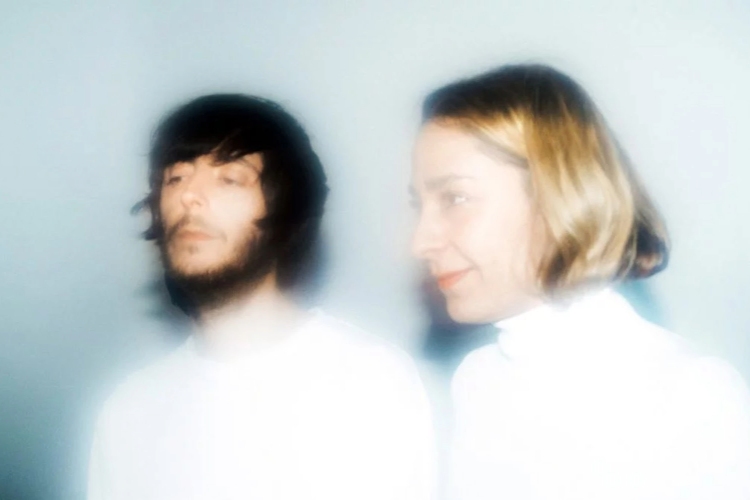 Rufus T. Firefly se acercan a Triángulo de Amor Bizarro por partida doble