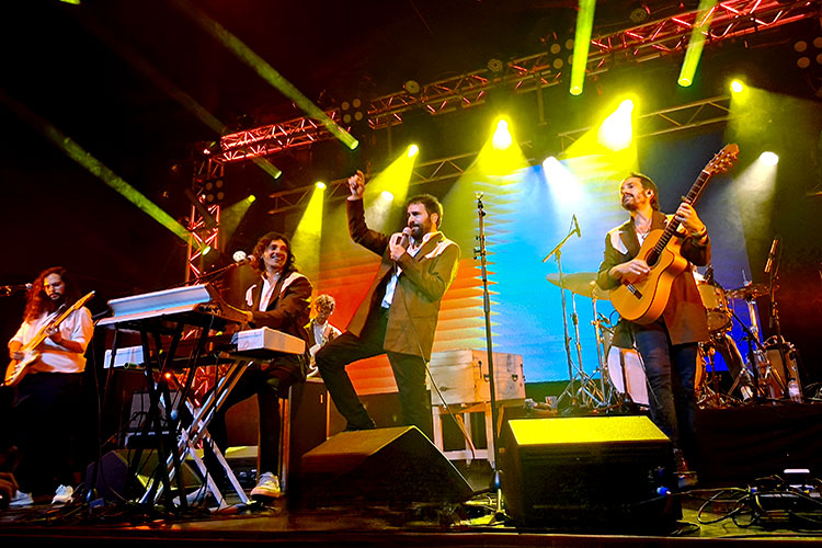  Dios los cría y ellos se juntan 