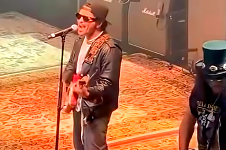 Bruno Mars versiona a Nirvana en un concierto de "all stars"