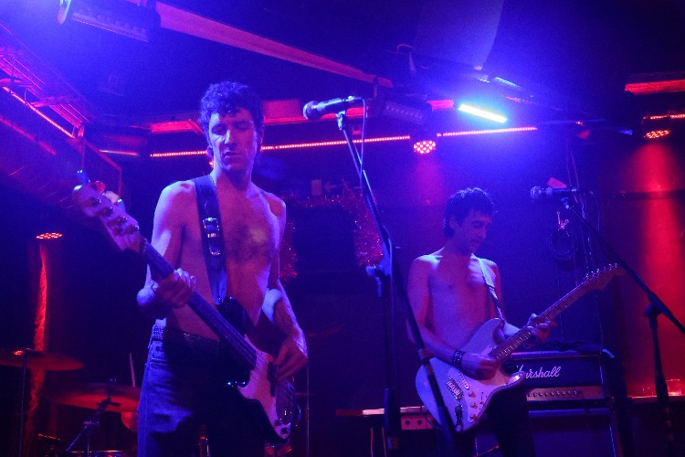 Dios salve a los maravillosos grupos locales