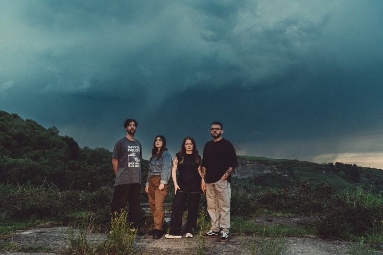 “Argia, ezkutuan bada ere, beti dago hor”