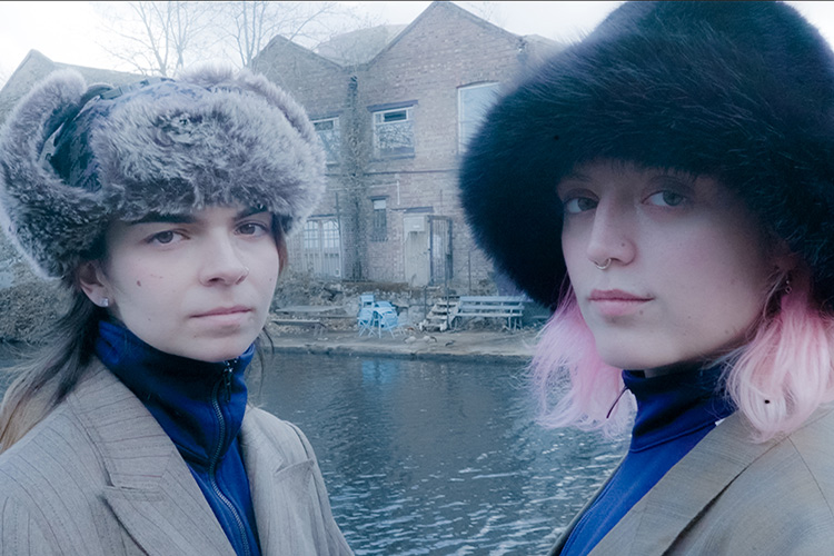 Ven’nus se atreve con el castellano en la emotiva “Carmen se fue”