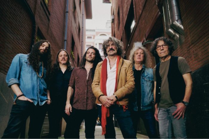 Laura LaMontagne presenta “Sonrisas Falsas”