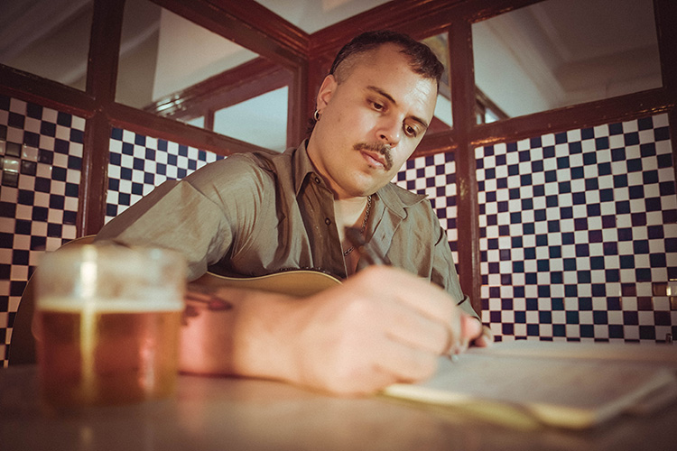 “Una canción sin raíces es una canción vacía, muerta”