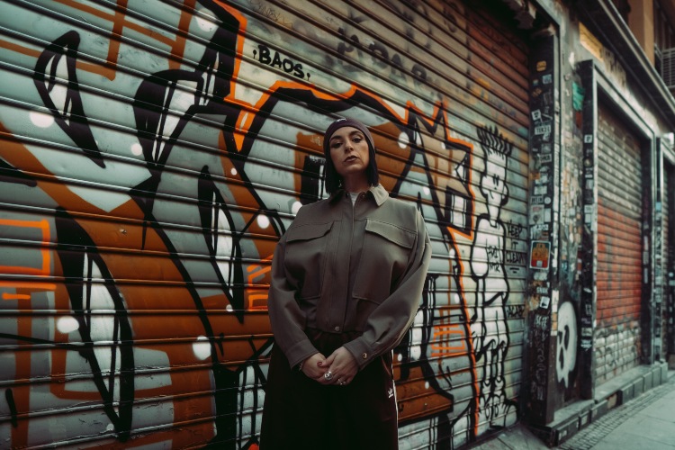 Miss Campfire cierra etapa colaborando con Ikki en “El Secreto de Victoria”