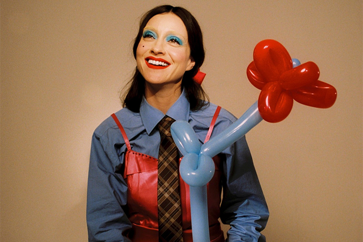 Russian Red acercará su cabaret místico a Madrid y Barcelona