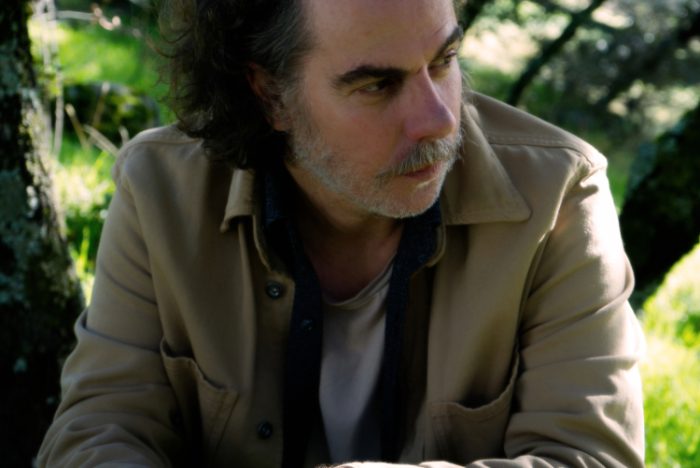 Julio de la Rosa publica su nuevo álbum “Las malas hierbas”