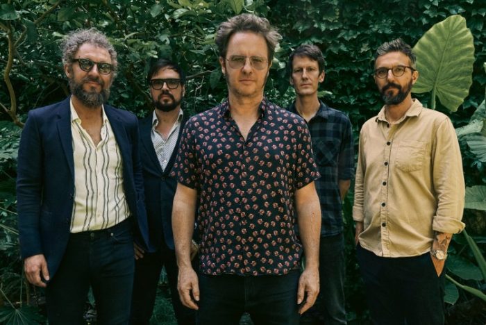 Mishima versionan a Sombr en catalán en “Només amics”