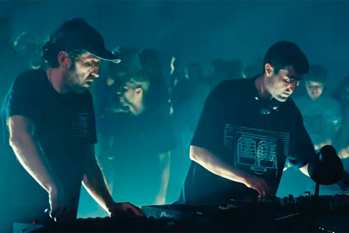 Fred again.. comparte ciento ocho horas de sus shows USB002
