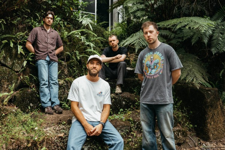 Kingfishr invitan a Matt Corby en la nueva versión de “The Blade”