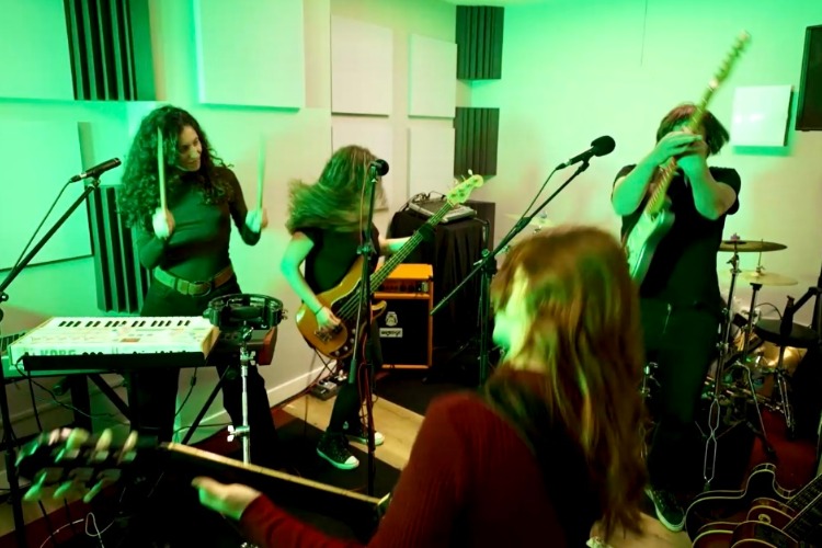 Estrenamos los videoclips de “Tringle III” de Pingo Potens