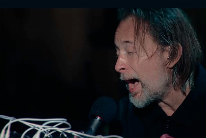 Thom Yorke se une a Flea en el escenario en Londres