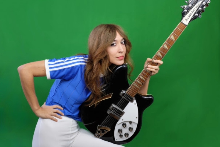 Anni B Sweet estrena el adelanto “Adiós con Alegría”