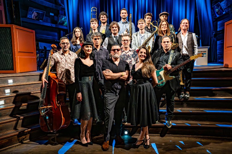 “La Big Band es como tocar subidos en una locomotora”