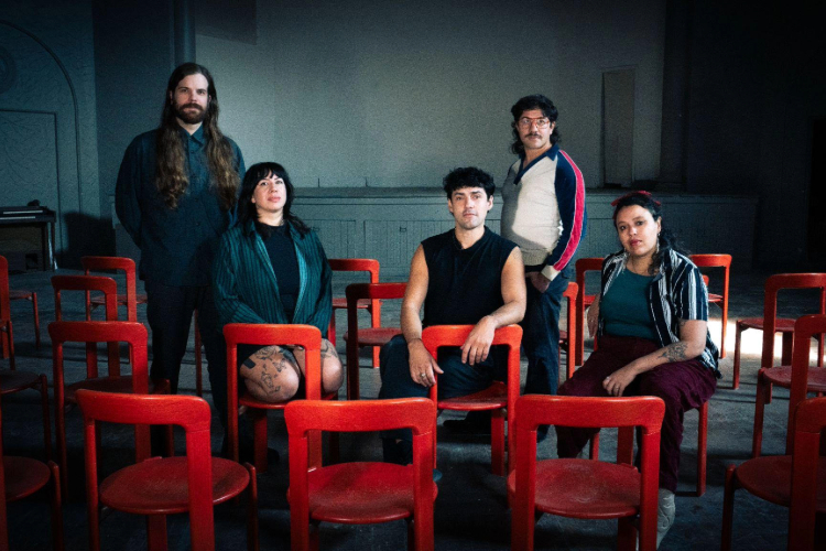 Downtown Boys levantan la voz contra el ICE en “You're a Ghost”