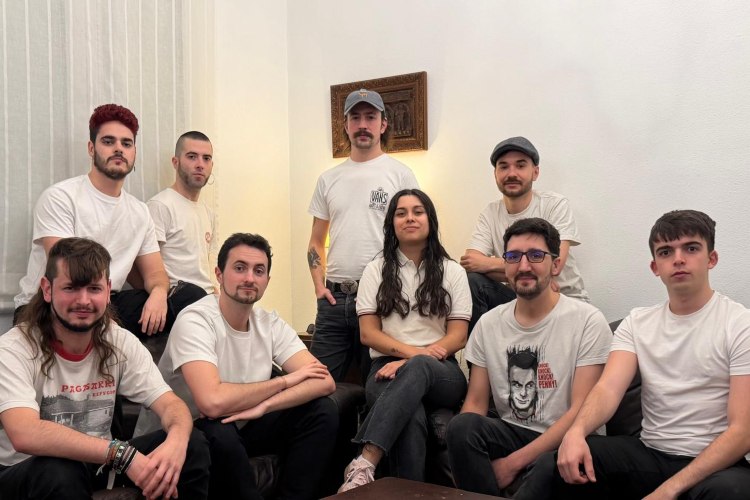 “Prest gaude Euskal Herriari gure abestiekin astindu bat emateko”