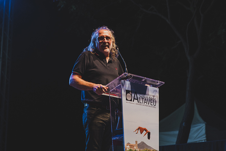 Los Premios Altaveu reconocen a Els Pets, Remei de la Ca la Fresca, Periferia y más